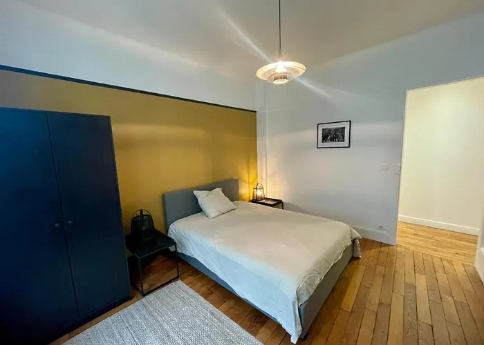 Tour Eiffel Quai De Seine Marois Appartement